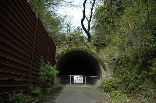 榎隧道南口1